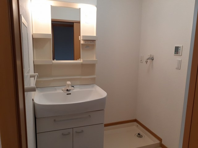 キャッスルアヴェニューCの独立洗面台