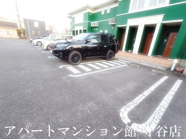キャッスルアヴェニューCの駐車場