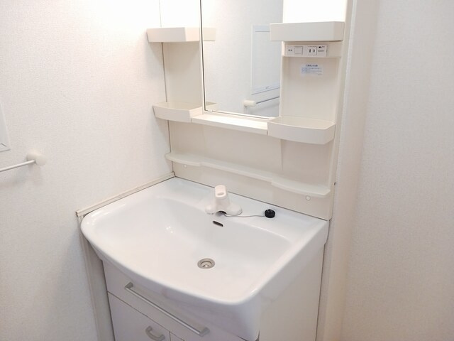 キャッスルアヴェニューCの独立洗面台