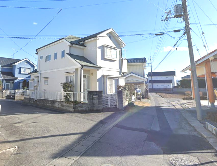 藤岡市小林　中古の前面道路含む現地写真|前面道路含む現地写真です