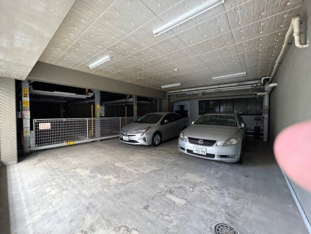 パークハイムうつぼの駐車場