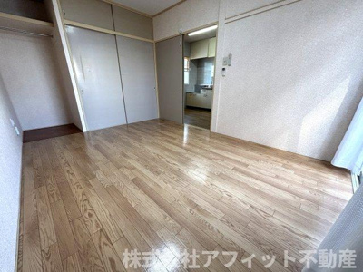 【居間・リビング】 | サンシティラサール | 洋室6帖