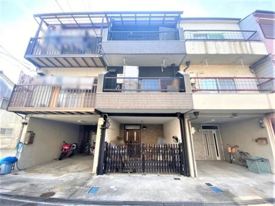 【外観】 | 西楠の里町中古戸建て | ビルトインガレージなので、雨天時の乗り降りも安心♪