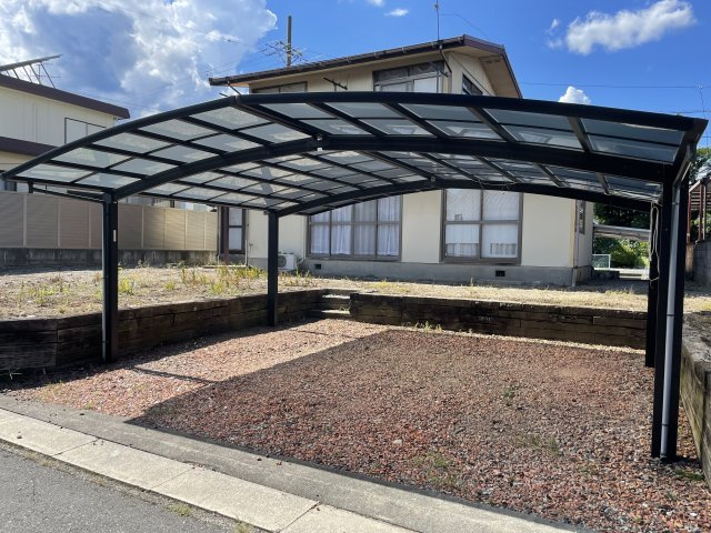 宮田村大原　中古住宅の駐車場