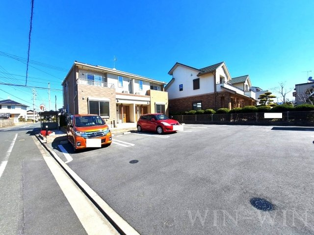 グロリエッテ上地 Aの駐車場