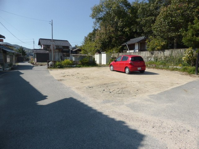 久米郡美咲町　売土地49.45坪の前面道路含む現地写真