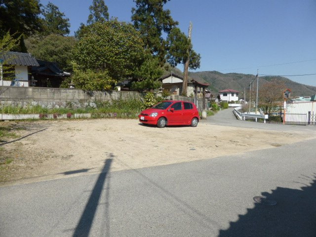 久米郡美咲町　売土地49.45坪の前面道路含む現地写真