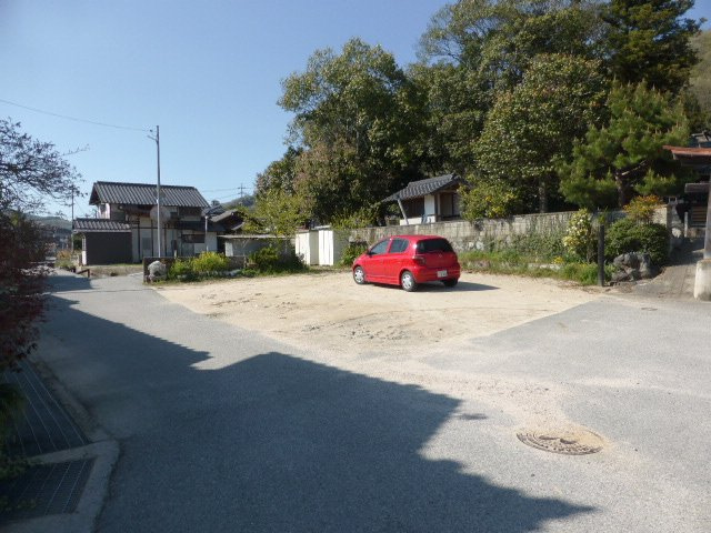 久米郡美咲町　売土地49.45坪の前面道路含む現地写真