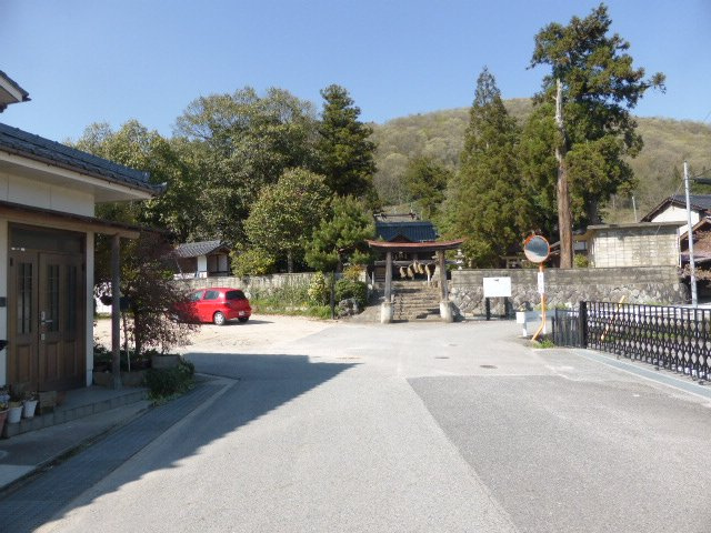久米郡美咲町　売土地49.45坪の前面道路含む現地写真