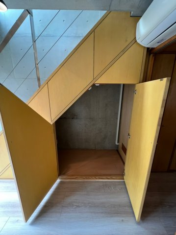 ル・シェルブルーの収納|階段下収納