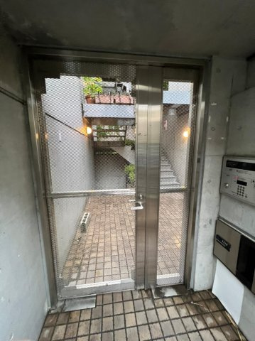 ル・シェルブルーのエントランス|ル・シェルブルー