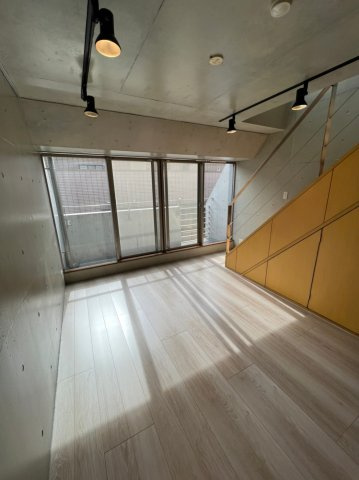 ル・シェルブルーの居間・リビング|日当たりの良いダイニング