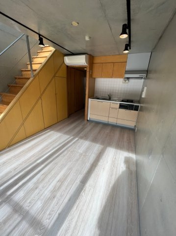 ル・シェルブルーの設備|コンクリート打ち放しの内装がオシャレ