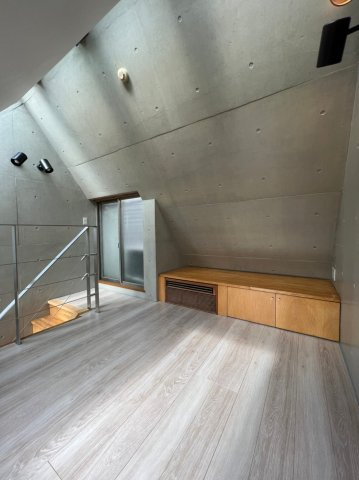 ル・シェルブルーの寝室|解放感のある空間