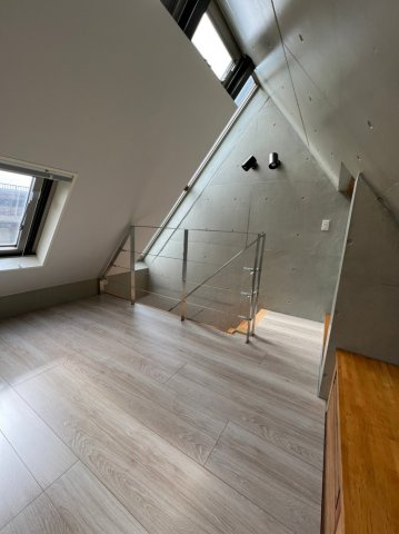 ル・シェルブルーの洋室|天窓付きで日当たりが良いです