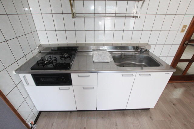 【キッチン】 | エスペランス5 | コンパクトなキッチンで掃除もラクラク
エスペランス5　303号室　2022/7/29撮影