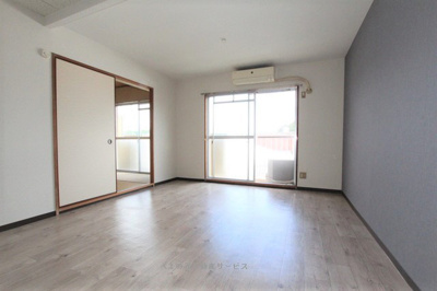 【居間・リビング】 | エスペランス5 | おしゃれな居間です
エスペランス5　303号室　2022/7/29撮影