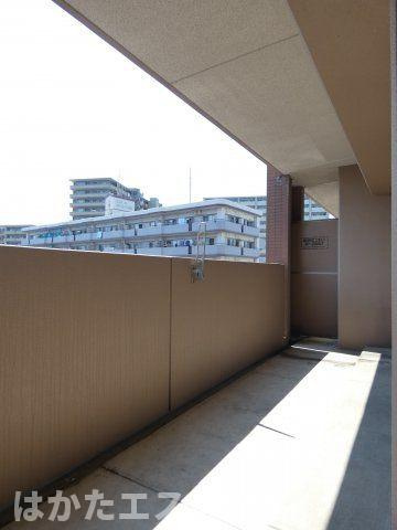 【バルコニー】 | ハーベスト丸新開 | お洗濯にも便利な（別の2LDKの部屋写真）バルコニー付き