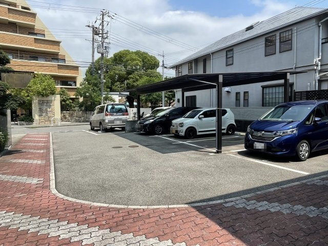 細谷駐車場88番地 屋根付き月極駐車場　の外観