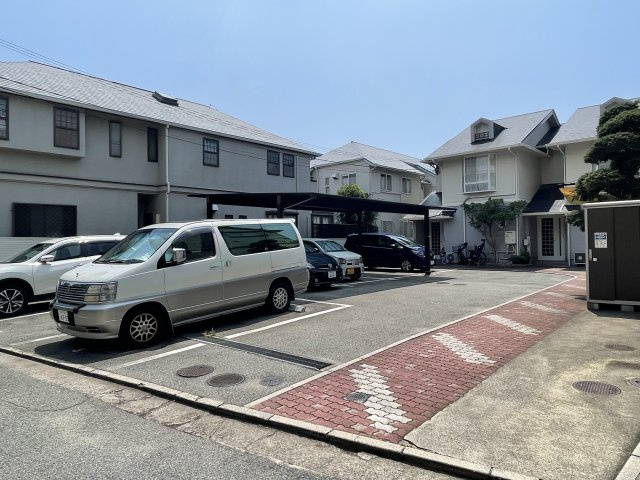 細谷駐車場88番地 屋根付き月極駐車場　の外観