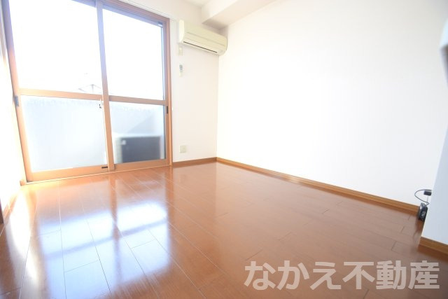 【居間・リビング】 | こちらの居間で趣味の時間をお楽しみください