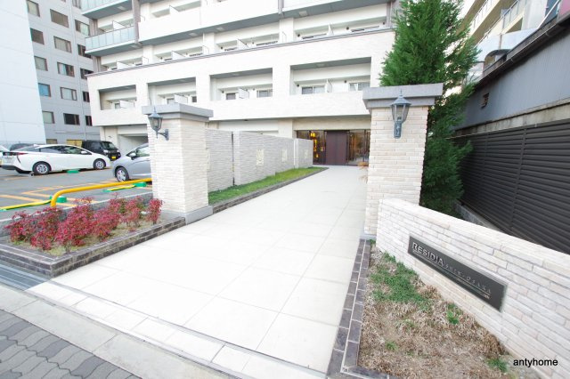 レジディア新大阪　仲介手数料無料のエントランス