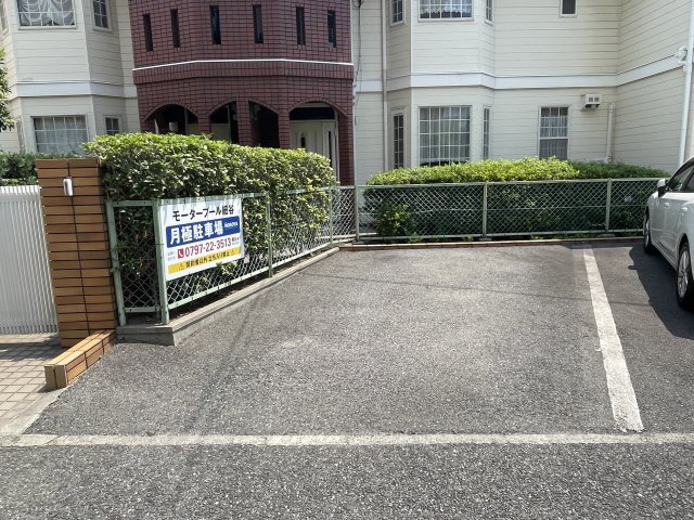 細谷モータープール　83番2  平面月極駐車場　エレガンテックライフ芦屋横の外観