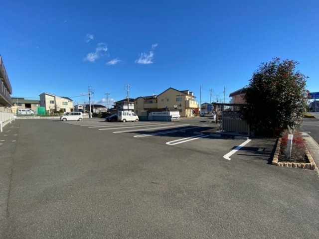 【駐車場】 | エメラルドグリーン