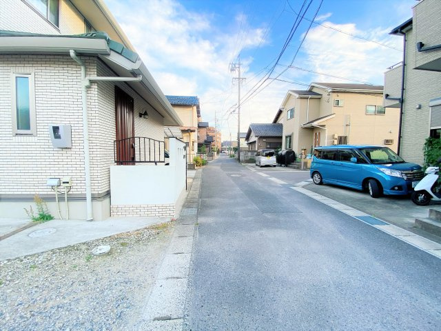 岩滑東町４丁目戸建の駐車場