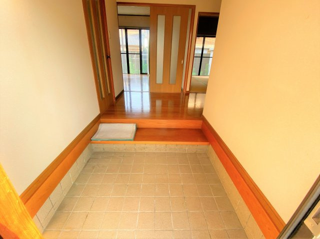 岩滑東町４丁目戸建の玄関