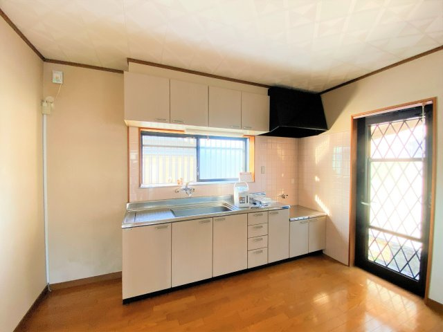 岩滑東町４丁目戸建の居間・リビング