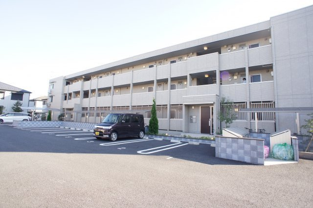 ハピネス　ストームの駐車場