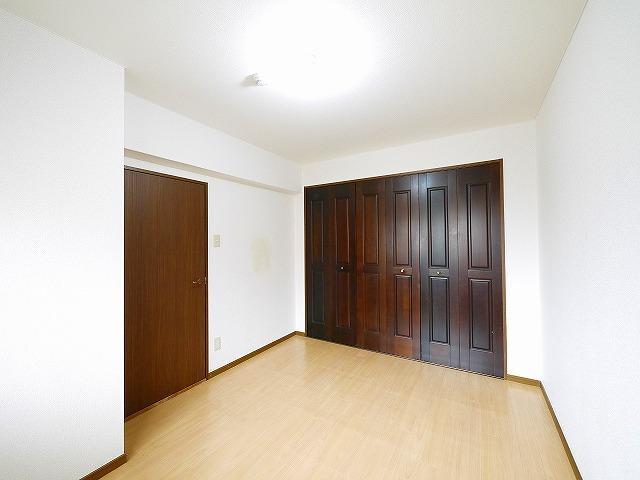 フルーエントⅢの洋室|コンパクトで使いやすい洋室です