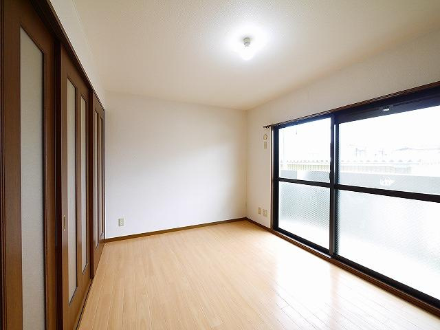 フルーエントⅢの洋室|ゆったりした洋室です