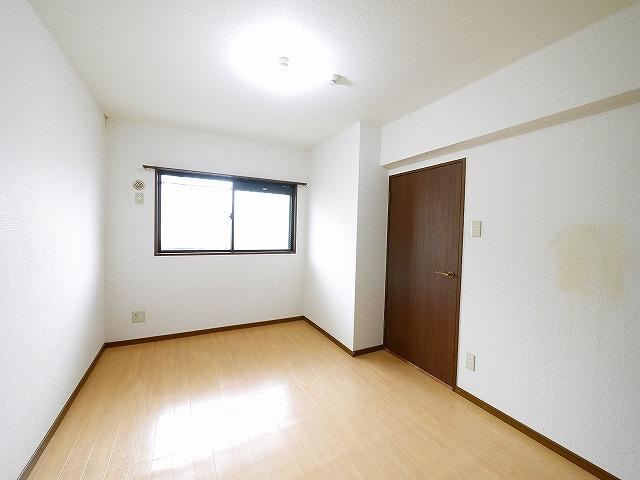 フルーエントⅢの洋室|使い勝手のいい洋室です