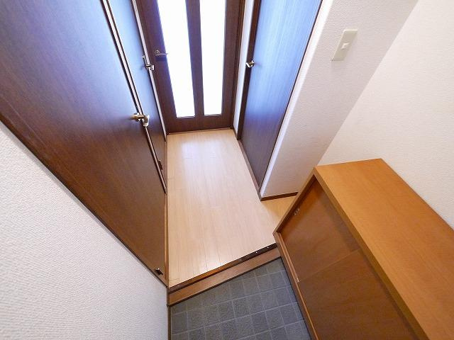 フルーエントⅢの玄関|落ち着いた玄関です