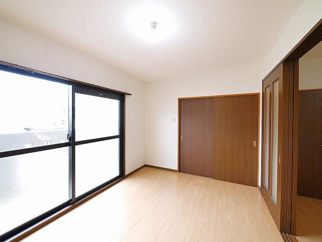 フルーエントⅢの洋室|コンパクトで使いやすい洋室です