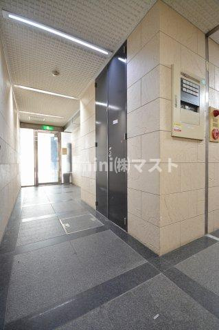 Y`s朝潮橋駅前のロビー