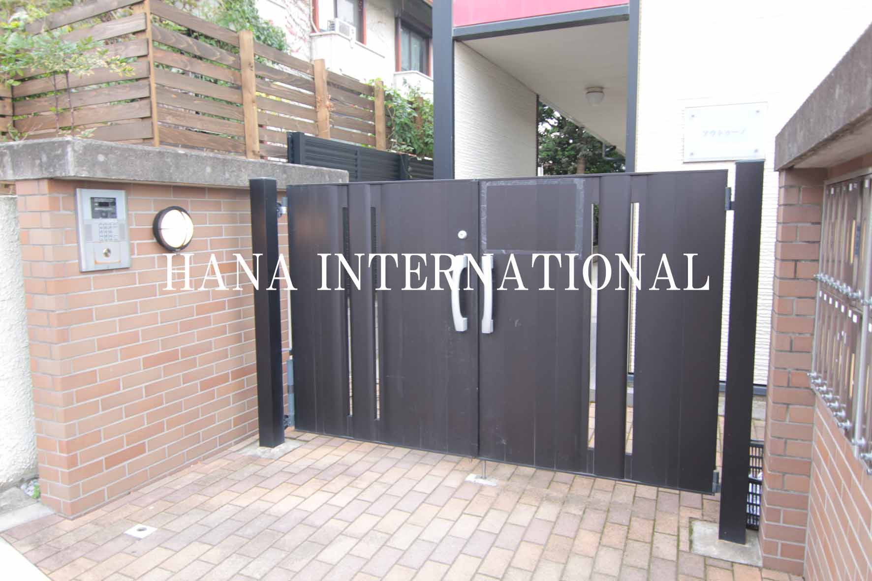 レオパレスアウトゥーノのエントランス