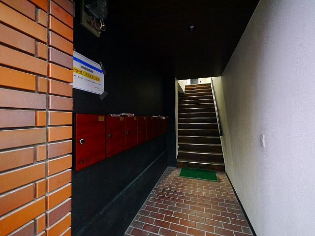 メゾンならまちのエントランス|ゆとりのあるエントランスです