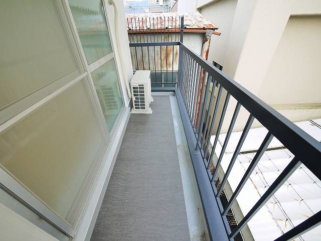 メゾンならまちのバルコニー|お洗濯にも便利なバルコニー付き