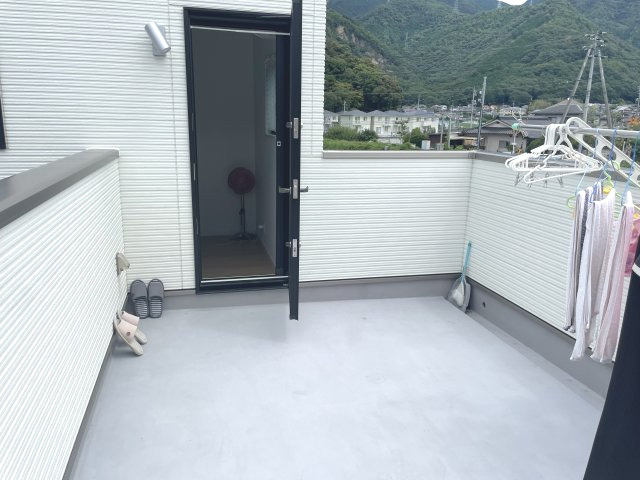 【バルコニー】 | 安佐北区深川５丁目　中古戸建て