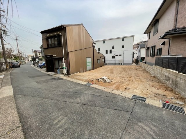 守山区長栄 全1棟 1号棟＜仲介手数料無料＞廿軒家小・守山中　新築一戸建ての前面道路含む現地写真|3/30撮影
住宅ローンアドバイザーの村田です。住宅ローン審査が通らなかった方、あきらめる前にご相談ください。
