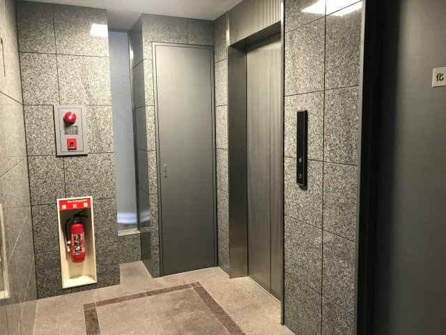 芝NAビルのエントランス