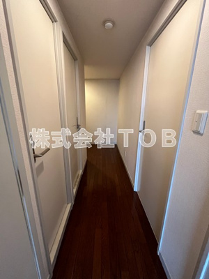 【内装】 | ミール千歳烏山 | 廊下※クリーニング中の写真