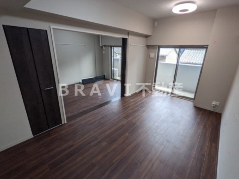 セファ上本町 BRAVI不動産の居間・リビング|【セファ上本町】明るいリビングです