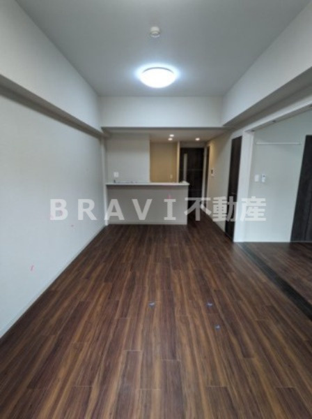 セファ上本町 BRAVI不動産の居間・リビング|【セファ上本町】SONYマルチファンクションライト付きリビング