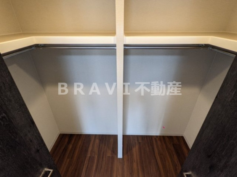 セファ上本町 BRAVI不動産の収納|【セファ上本町】収納力豊富なウォークインクローゼット