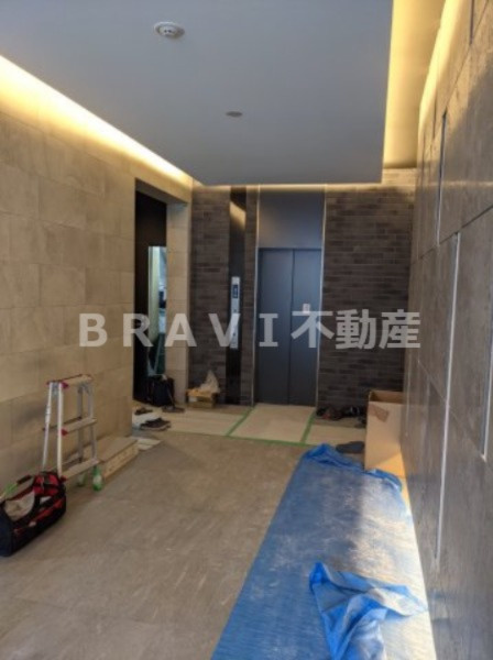 セファ上本町 BRAVI不動産のロビー|【セファ上本町】キーを取り出さなくてもオートロック解除可能