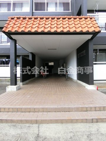 石川マンションのエントランス